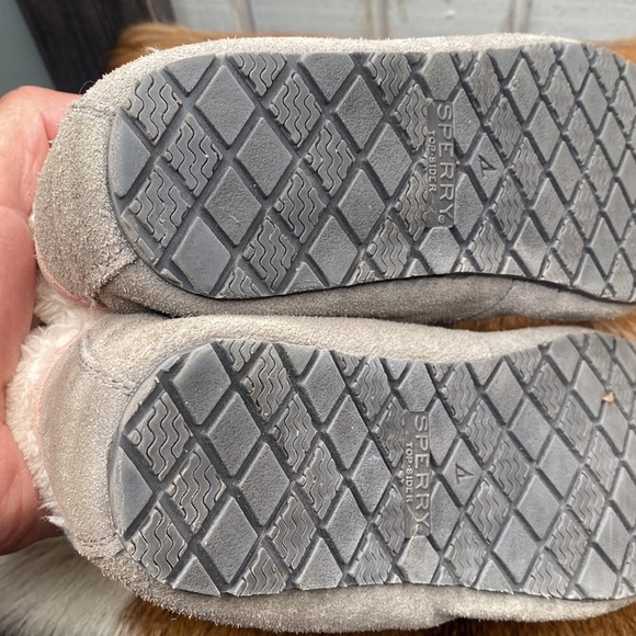 Womens Sperry winter slippers size 7 check them out very nice thanks 🙏 - Picture 5 of 9